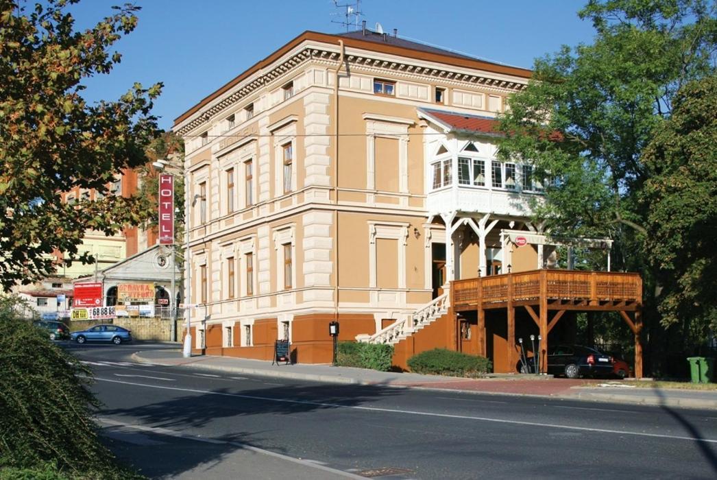 Hotel Mertin Chomutov Eksteriør bilde