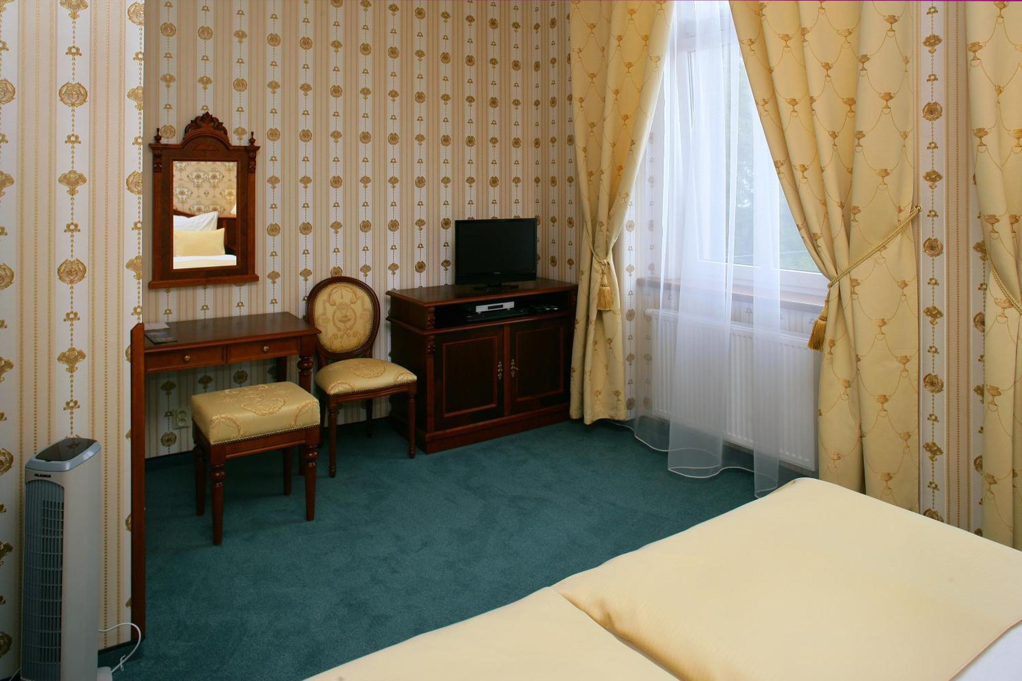 Hotel Mertin Chomutov Eksteriør bilde